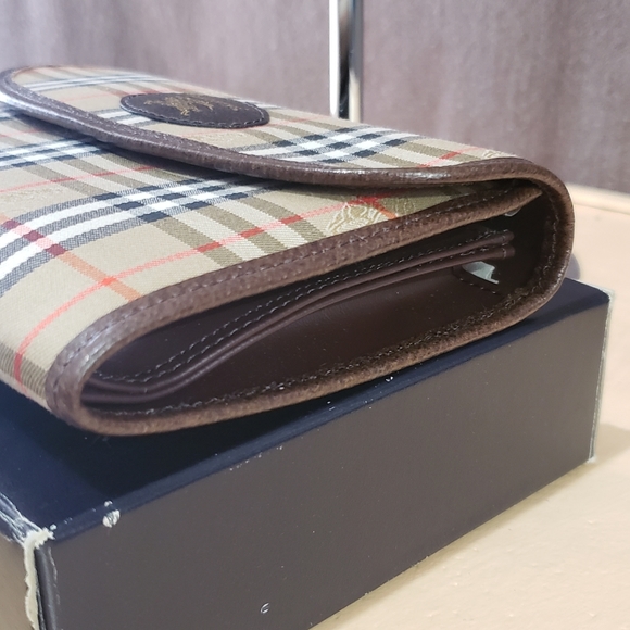 Burberry 3️⃣5️⃣0️⃣ Burberry's Clutch bag with box - Picture 3 of 11
